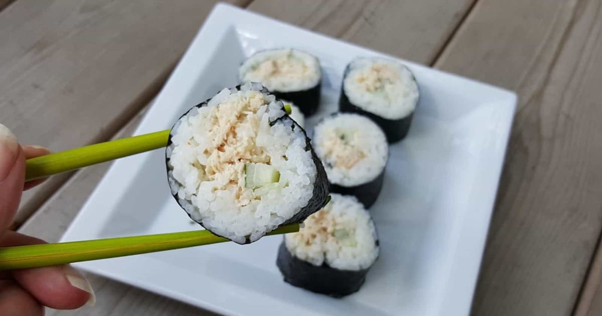 Easy Appetizers Close Up of a Plate of Spicy Tuna Rolls