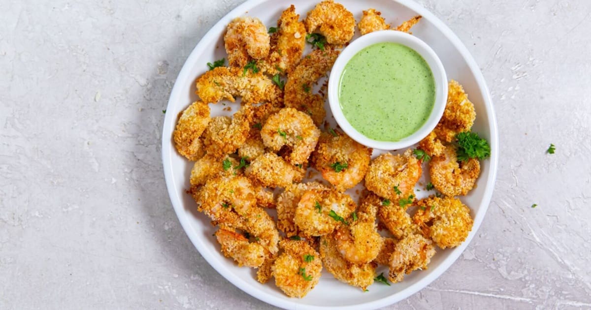 Easy Appetizers Overhead of a Plate of Air Fryer Panko Shrimp