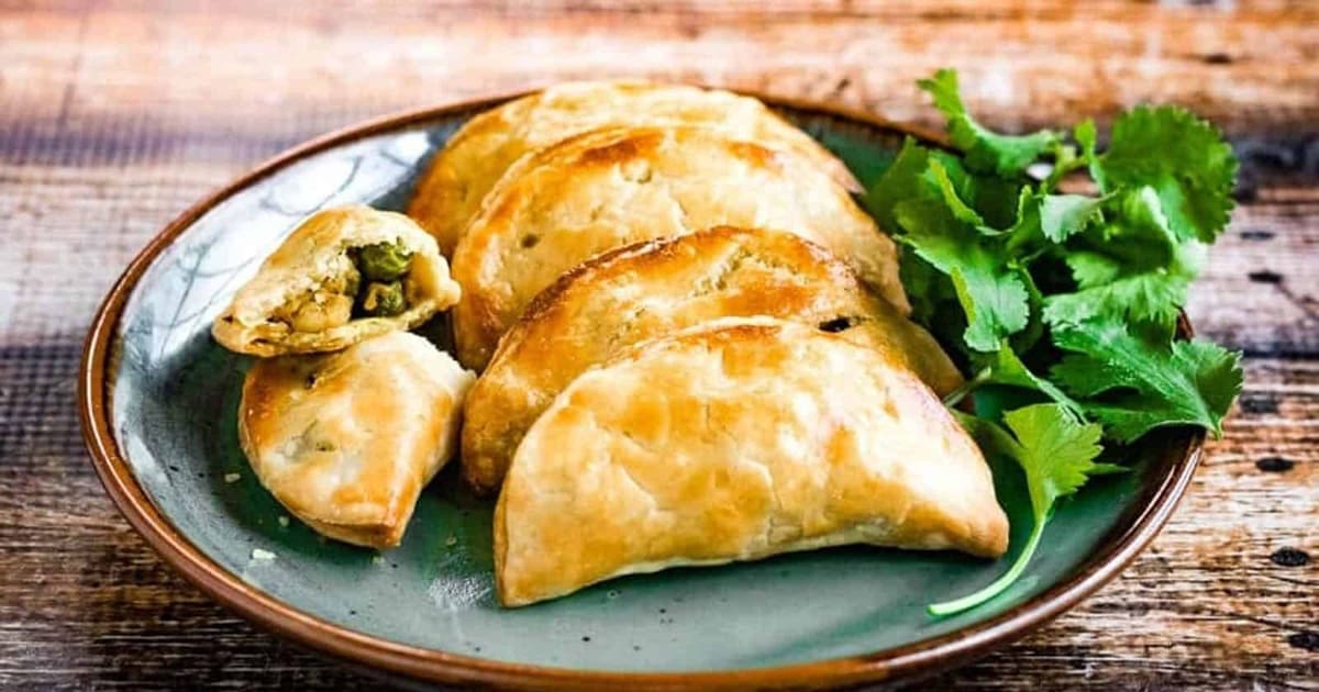 Easy Appetizers Close Up of a Plate of Thai Curry Puffs