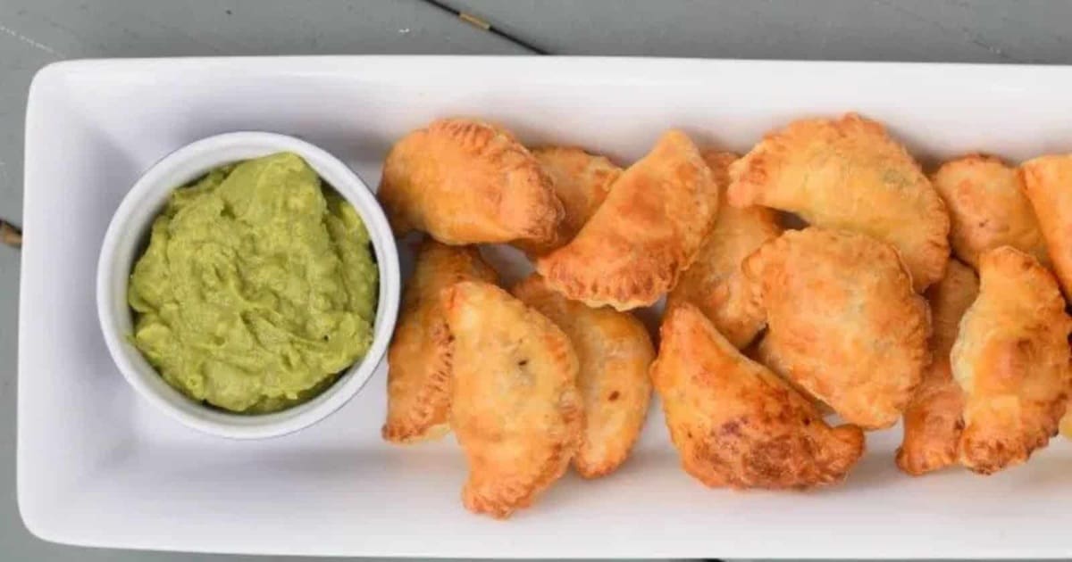 Easy Appetizers a Serving Tray of Puff Pastry Beef Empanadas