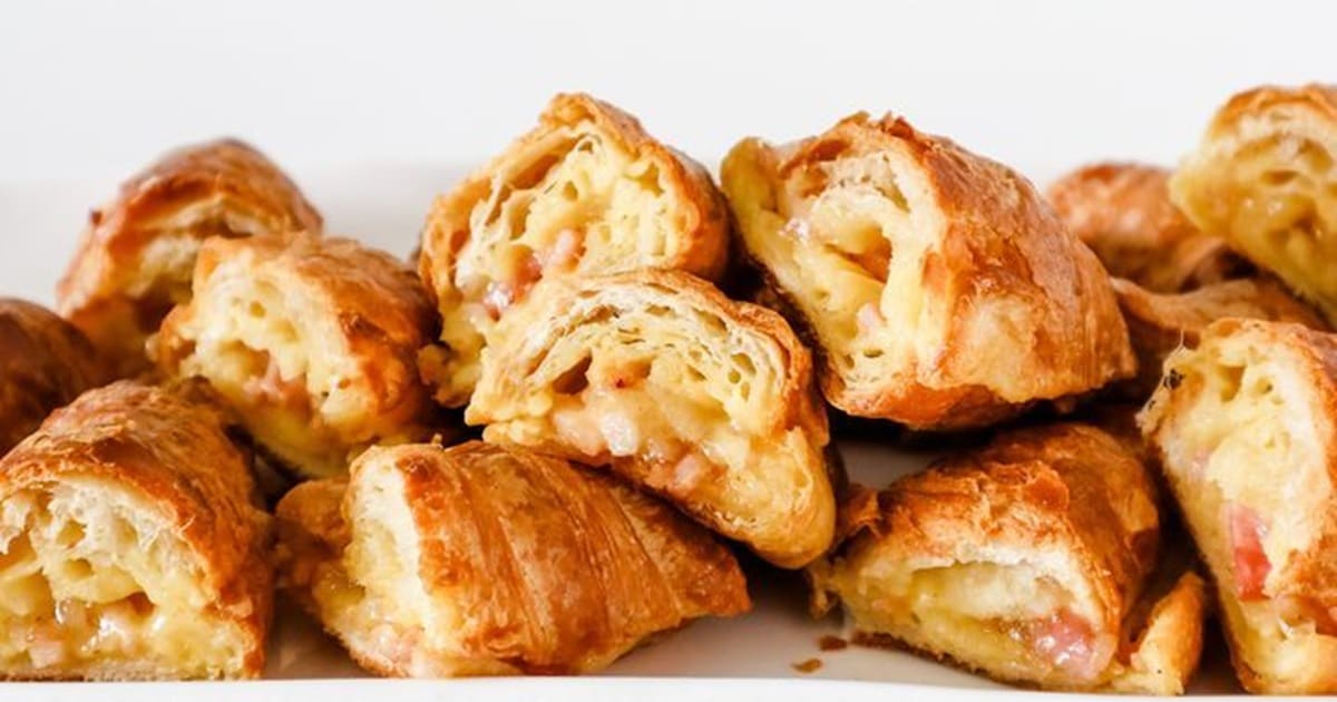 Air Fryer Croissants Close Up of a Pile of Air Fryer Croissants Lorraine