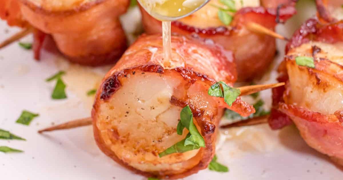 Air Fryer Christmas Party Appetizer Recipes Close Up of Air Fryer Bacon-Wrapped Scallops