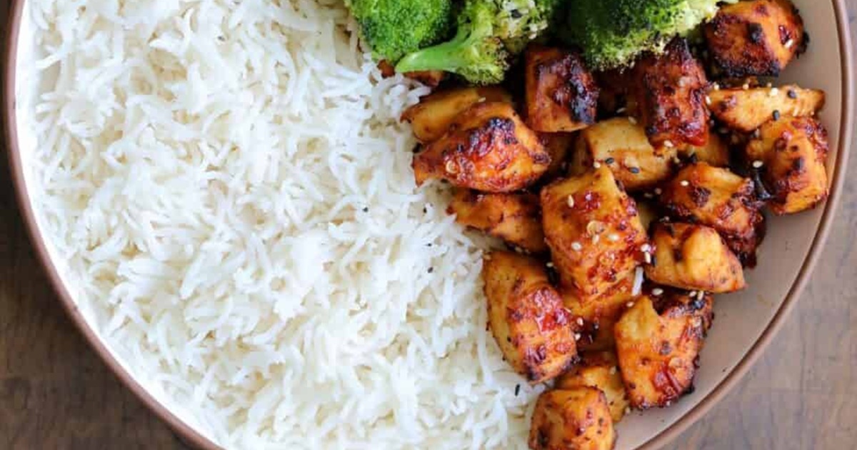 Spicy Air Fryer Chicken Recipes Chili Garlic Air Fryer Chicken and Broccoli with White Rice in a Bowl