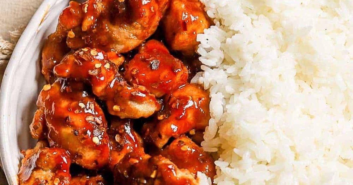 Spicy Air Fryer Chicken Recipes Close Up of Air Fryer General Tso&rsquo;s Chicken with White Rice