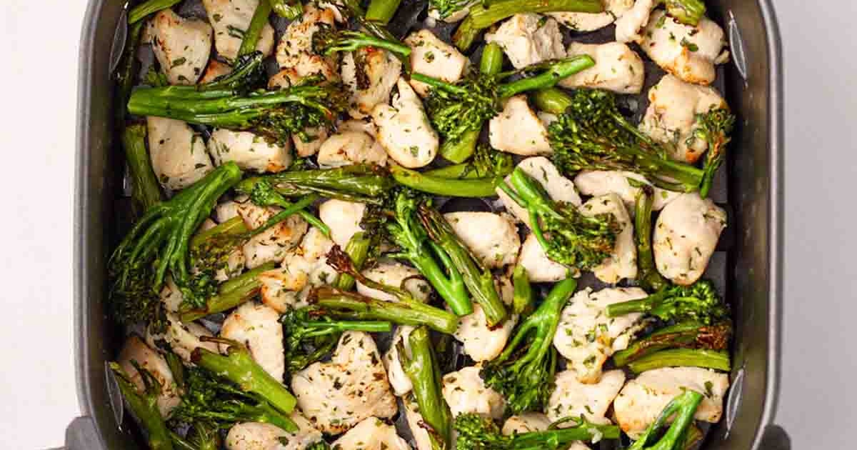 One-Pan Air Fryer Chicken and Veggie Recipes Air Fryer Garlic Butter Chicken Traybake with Broccoli and Green Beans
