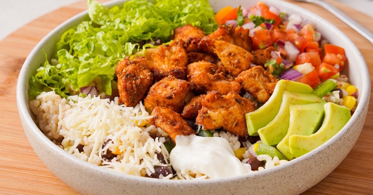 Easy WW-Friendly Air Fryer Chicken Dinners Chicken Burrito Bowls Close Up