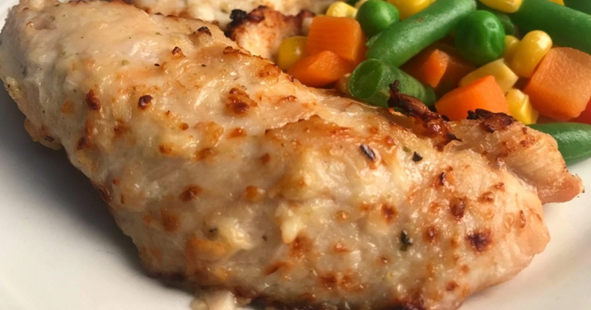 Easy WW-Friendly Air Fryer Chicken Dinners Mayo Garlic & Herb Chicken on a Plate with Veggies