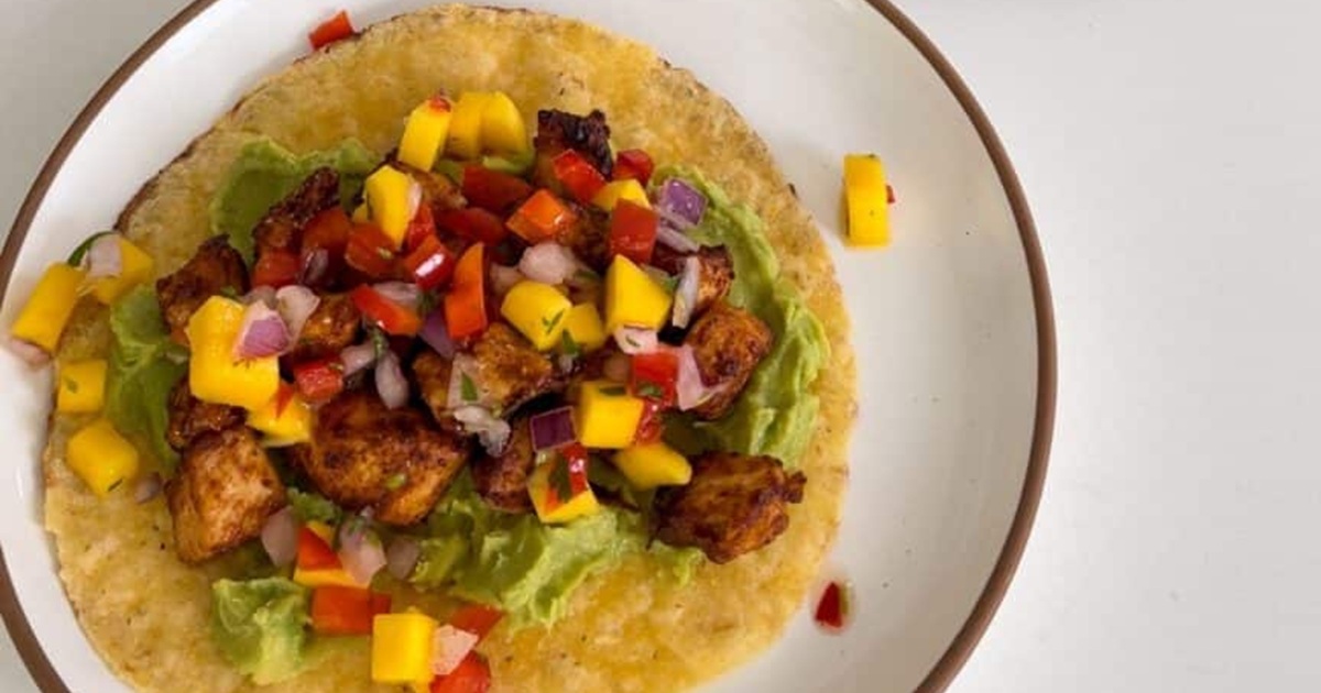 Air Fryer Chicken Taco Recipes Chipotle BBQ Air Fryer Chicken Tacos on a White Plate with a Brown Rim