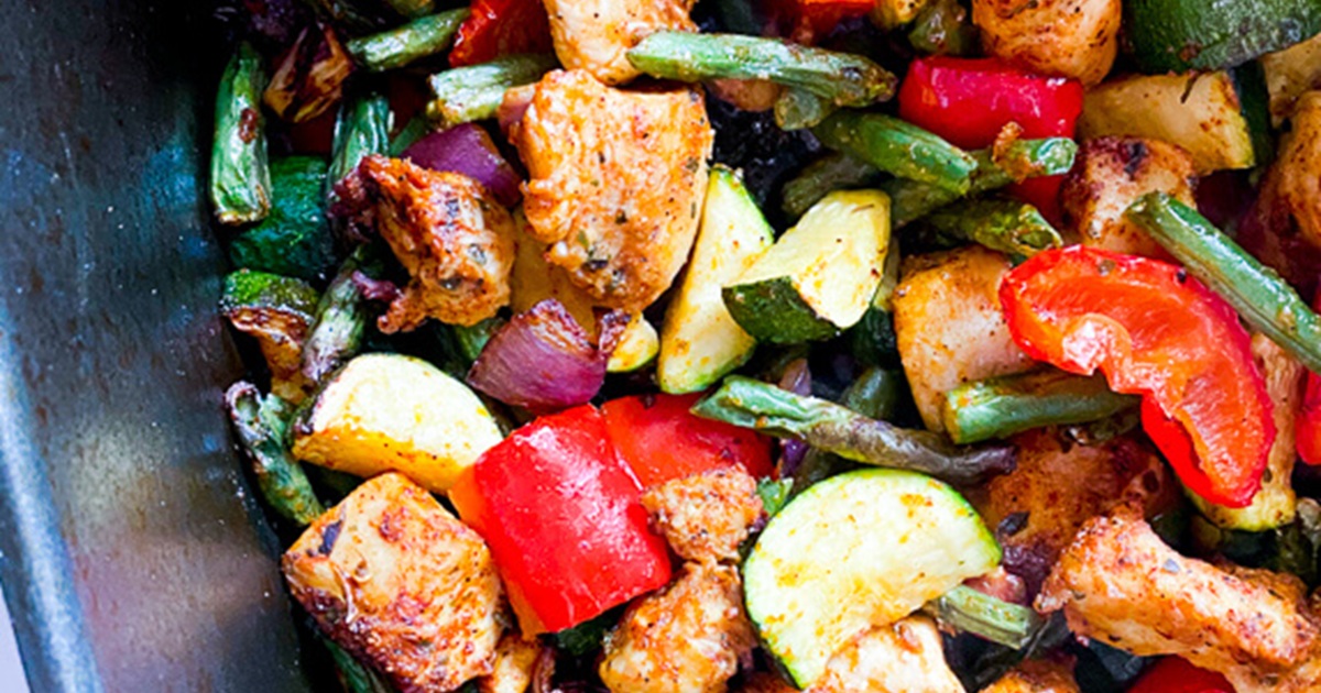 Low SmartPoints Air Fryer Chicken Breast Recipes Air Fryer Cajun Chicken and Vegetables in an Air Fryer Basket
