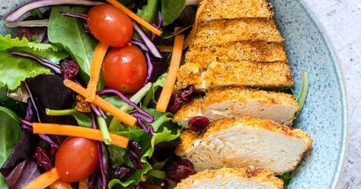 Low SmartPoints Air Fryer Chicken Breast Recipes Crispy Air Fryer Chicken Breast Sliced on Salad in a Bowl
