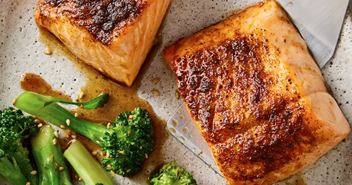 WW Air Fryer Recipes Air-Fryer Spice-Rubbed Salmon on a Plate with Broccoli