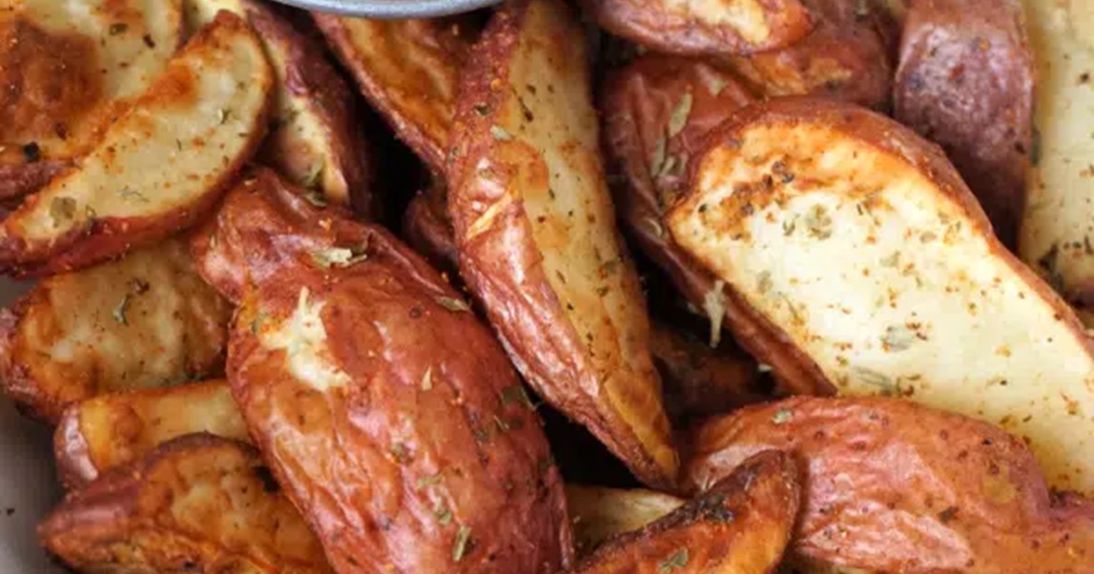 WW Air Fryer Recipes Close Up of Air Fryer Potato Wedges