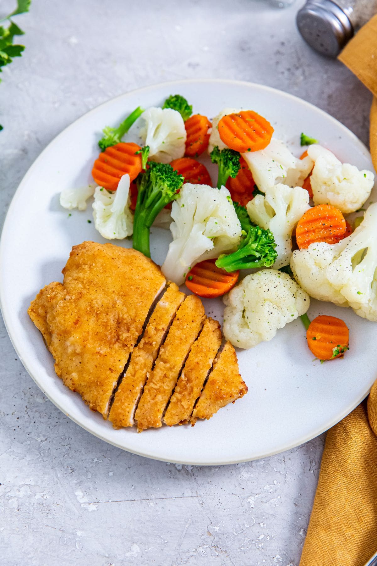 Aldi&rsquo;s Red Bag Chicken in Air Fryer Aldis Red Bag Chicken and vegetable plate.